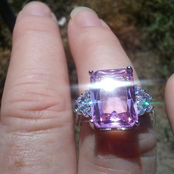 Sz 7 pink zirconia 8ctw wgp ring - Picture 2 of 3